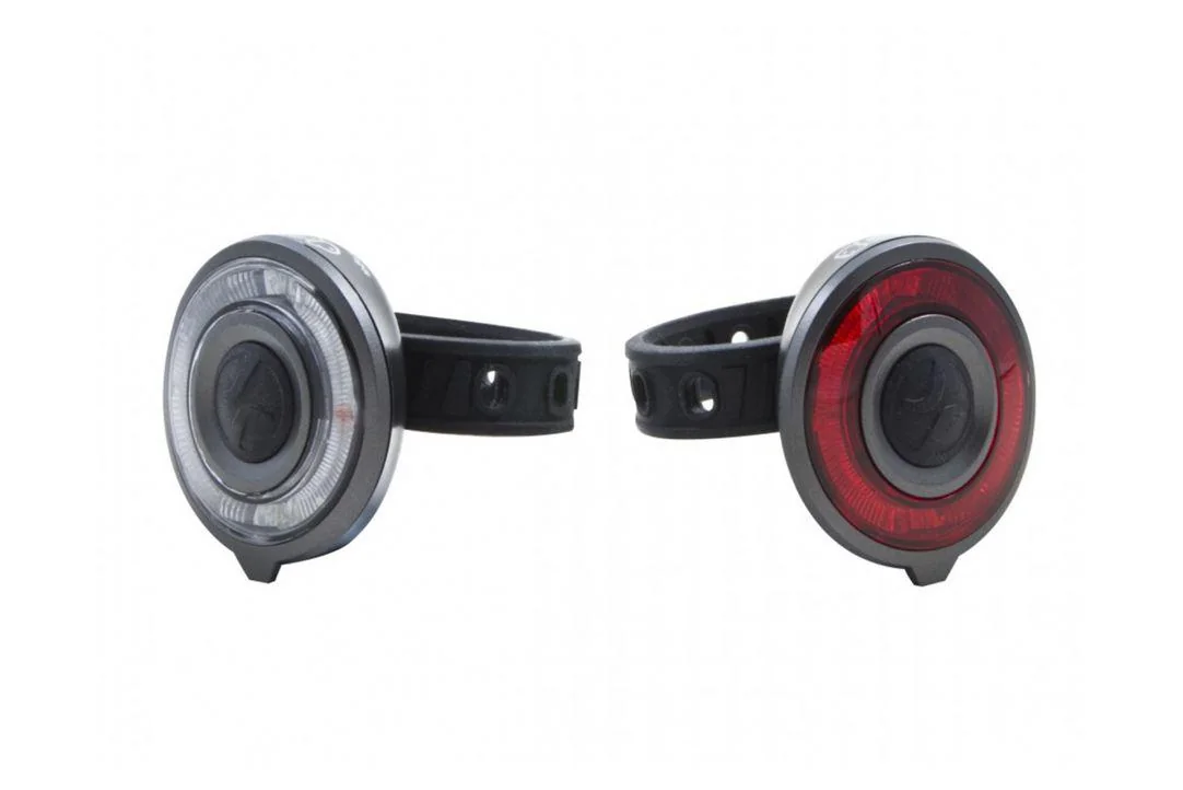 Set lumini far+stop, 2 LED-uri rosii, 2 LED-uri uri albe, Baterii: 2 x 2 CR2032 3V, Greutate: 2x35gr, Autonomie:70/95 h Pegas