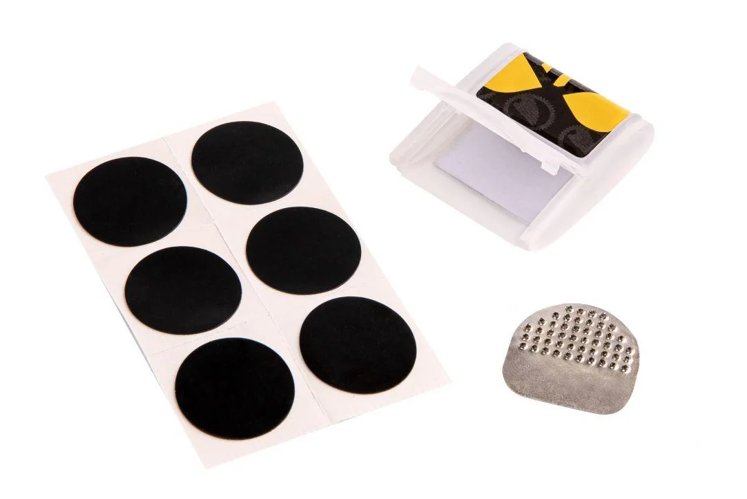 KIT PETICE PEGAS AUTOADEZIVE 6 PETICE, RAZATOARE, MANUAL DE INSTRUCTIUNI, CULOARE ALB Pegas