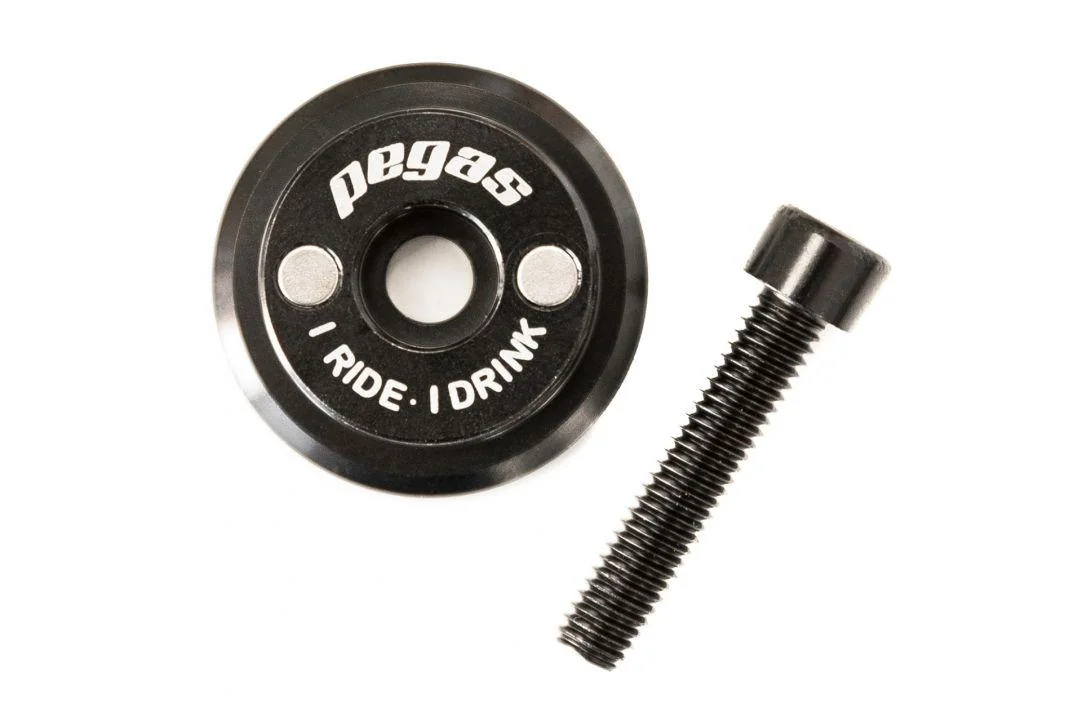 CAPAC TIJA GHIDON BEER CAP XHS-16, ALUMINIU CNC, 2 MAGNETI, PENTRU TIJA GHIDON 1-1/8, DIAMETRU 31.8MM, SURUB M6X30MM INCLUS, NEGRU Pegas