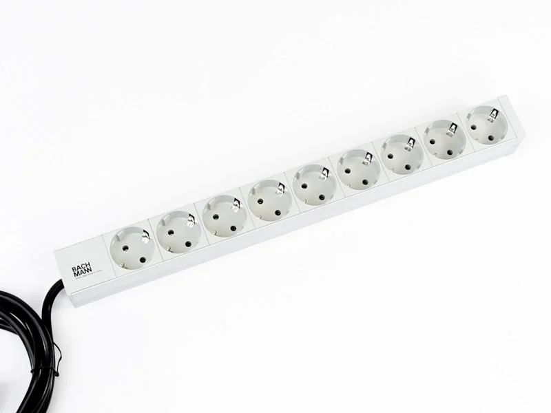 IT PDU 9x prize Schuko, in Schuko, impamantare, fara intrerupator, 2 metri, RAL 7035, Aluminiu Bachmann