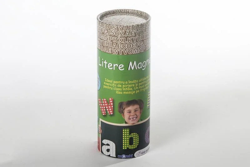 Litere Magnetice. Ideal pentru a învăța alfabetul, pentru exerciții descriere și pentru pregătirea pentru clasa întâia. Un mod excelent de a lăsa mesaje pe frigider! Contine: 67 de magneți. Setul poate fi folosit pe orice suprafață magnetică. Momki