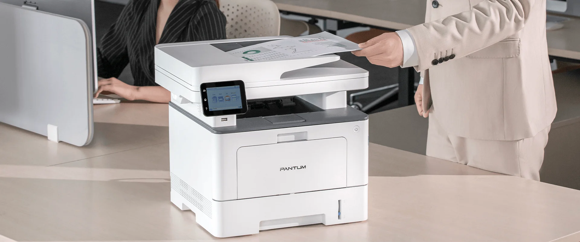 Multifunctional PANTUM BM5220ADW MONO, Dimensiune A4, Functi: Printare, Scanare, Copiere, Duplex automat, Viteza printare: 42ppm, 1200x1200 dpi, Limbaje printare: PCL5e, PCL6, PS, GDI, Procesor: 1.2 GHz, Memorie: 1GB RAM, Touchscreen 3.5", NFC, Viteza
