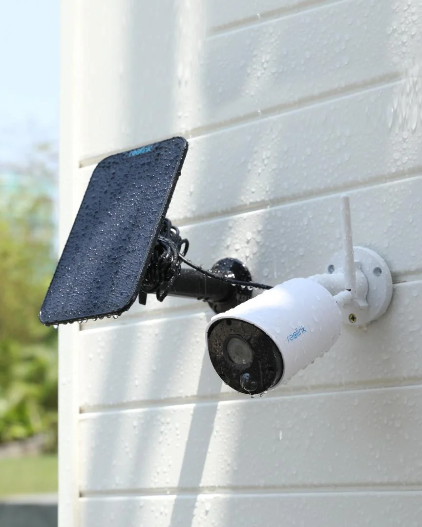 Camera de supraveghere Reolink Argus Eco cu panou solar; B320 Senzor: 1/2.7" CMOS Rezolutie video: 3 Megapixeli (2304 x 1296 pixeli) Cadre/secunda: 15 FPS Lentila fixa: 4mm Distanta iluminator IR: 10 m Numar LED-uri IR: 6 Compresie video: H.264 Detectia
