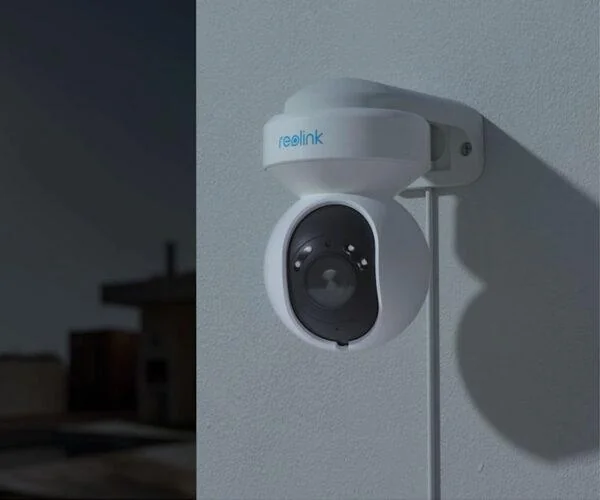 Camera de supraveghere Reolink  E1 Outdoor Pro; E SERIES E560 Senzor: 1/2.8" CMOS Rezolutie video: 8 Megapixeli (3840X2160 pixeli) Cadre/secunda: 20 FPS Lentila varifocala:  2.8mm-8mm Diafragma: F1.6 Unghi de vizualizare: orizontal: 94° ~ 50°/ vertical: