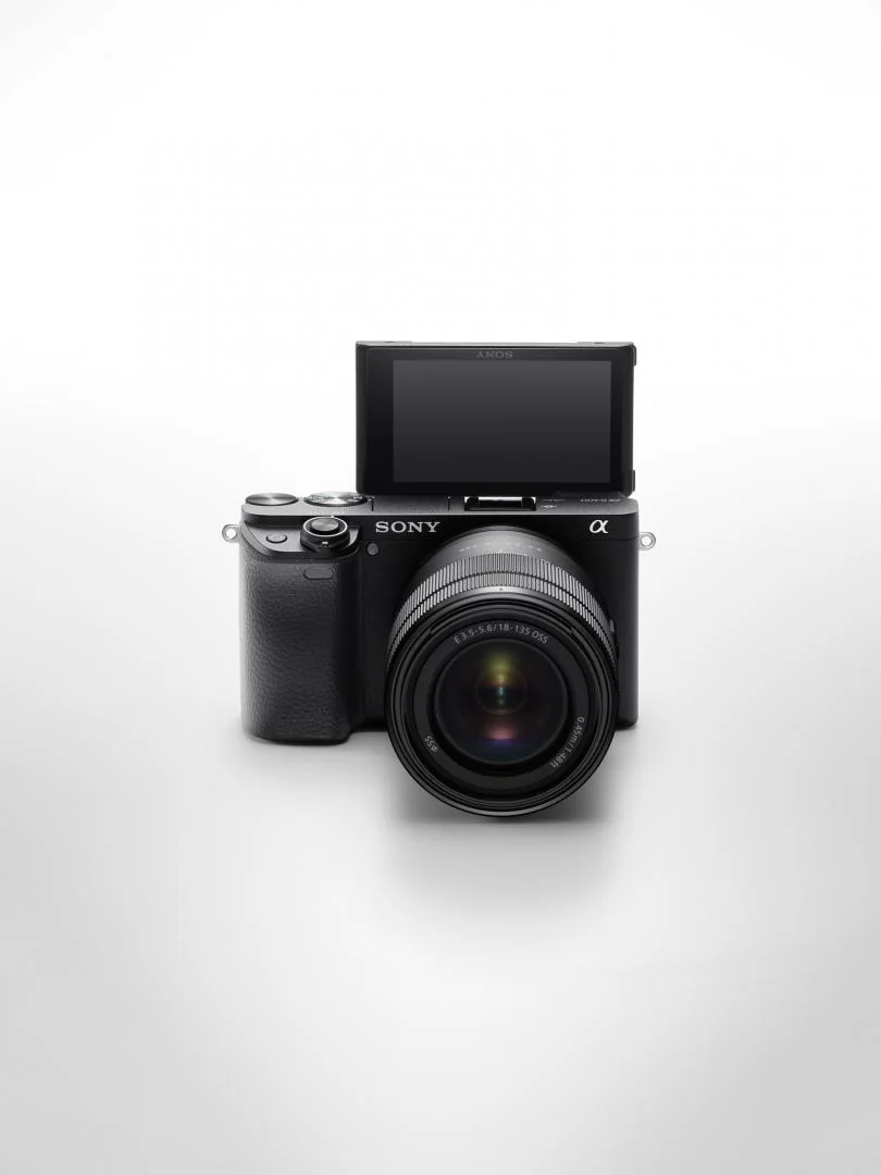 Kit SONY Alpha A6400 Mirrorless 24.2MP, ISO 32000 (Extins: 102400), 1/4000s, 4K @30fps, SD/SDHC/SDXC, Rafala 11cps, WiFi/Bluetooth/NFC, Senzor APS-C, Montura Sony E, Obiectiv 16-50mm, F3.5-5.6